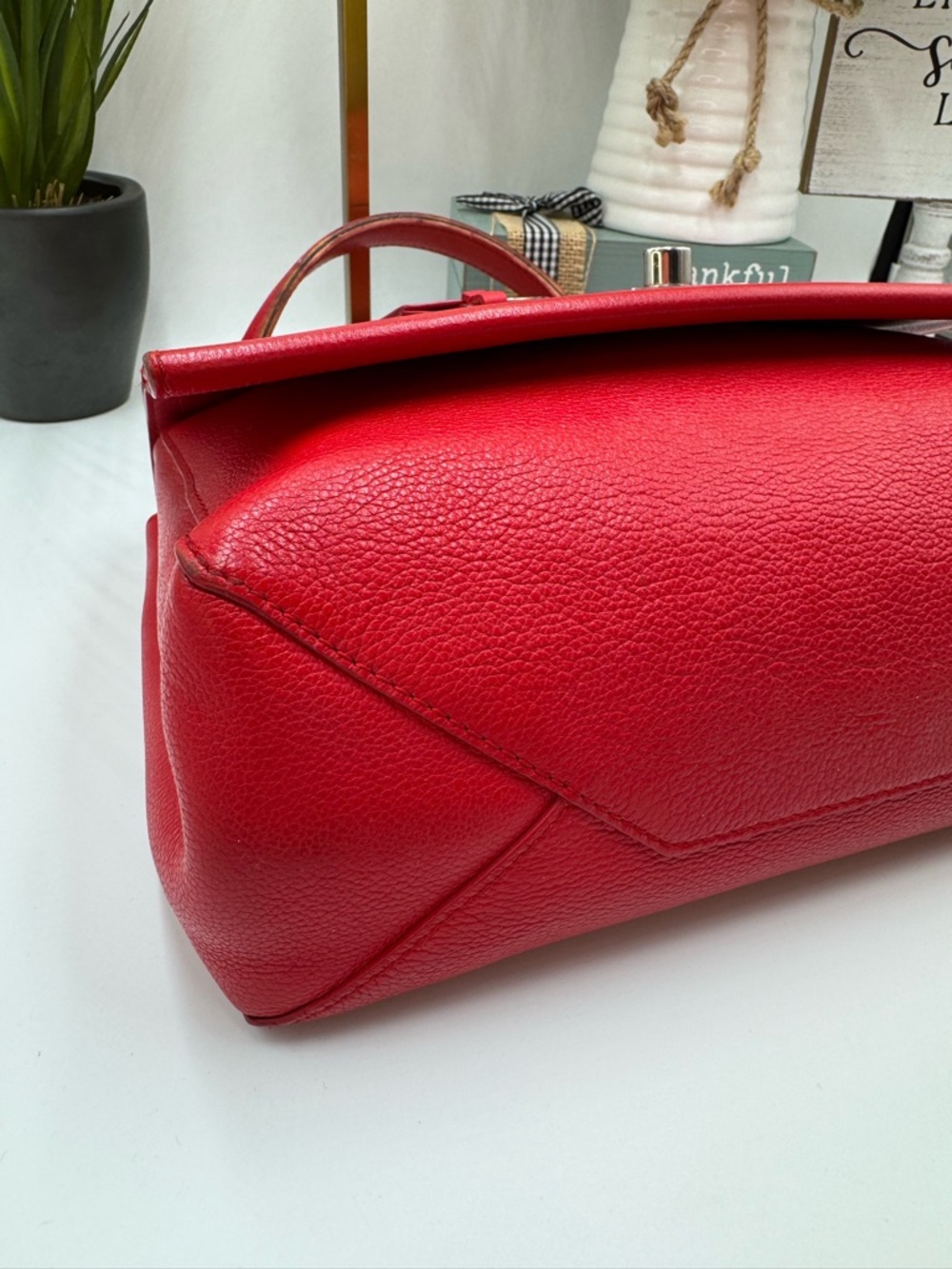 Louis Vuitton Lockme II Handbag – Rubis Red Grained Calfskin Silver Hardware - Picture 9 of 12